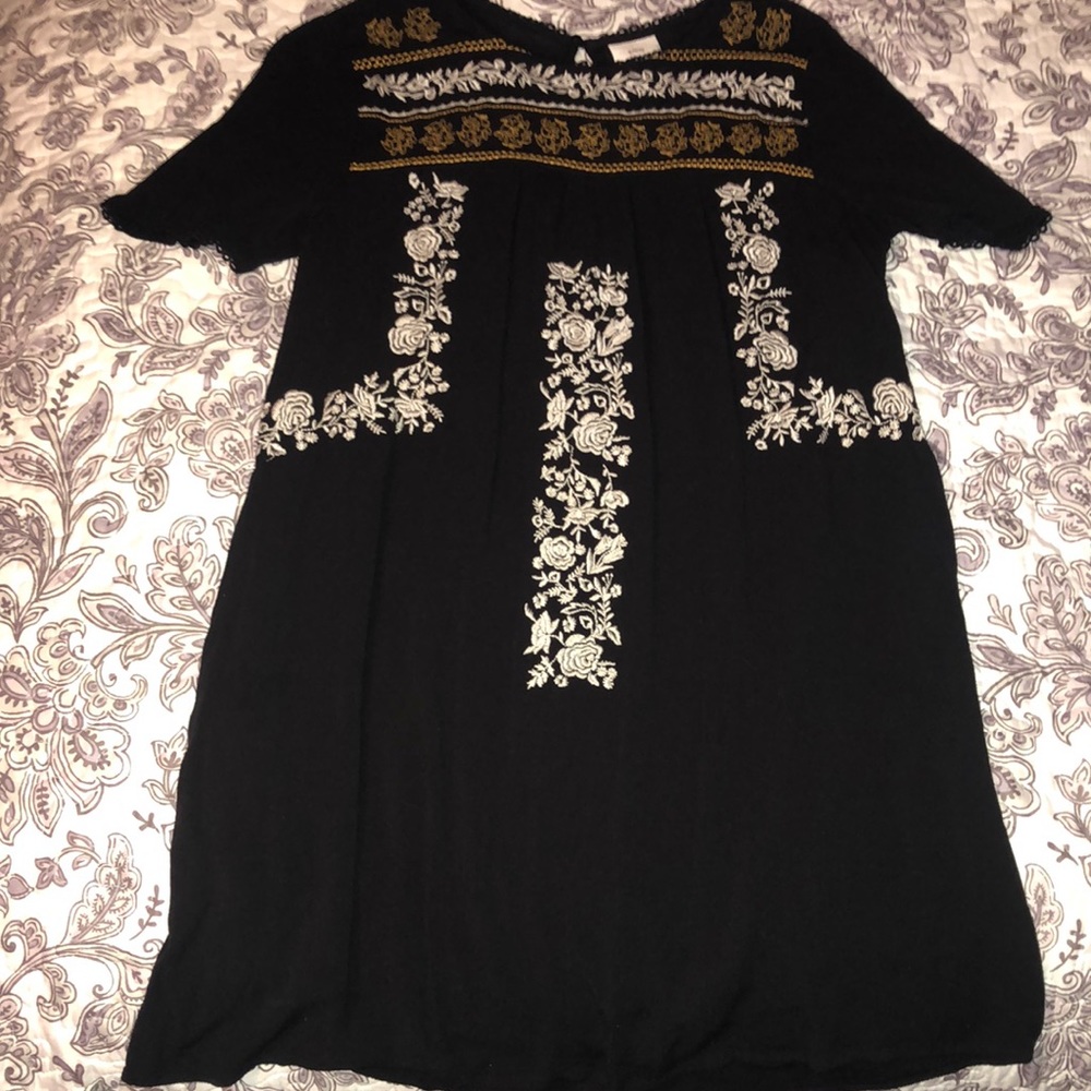Knox Rose Embroidered Shift Dress
